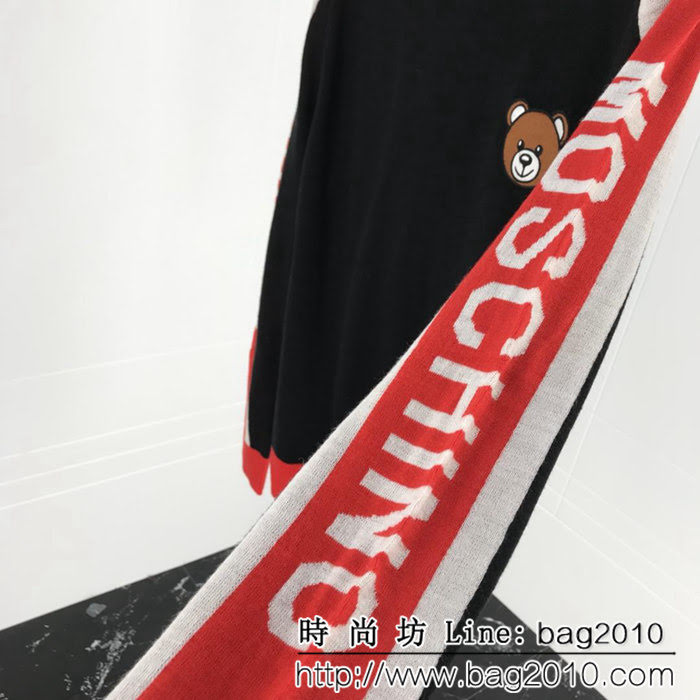 MOSCHIN莫斯奇諾莫斯奇諾 18SS秋冬新款毛衣 胸前小熊貼章 手臂兩側撞色字母logo ydi1092